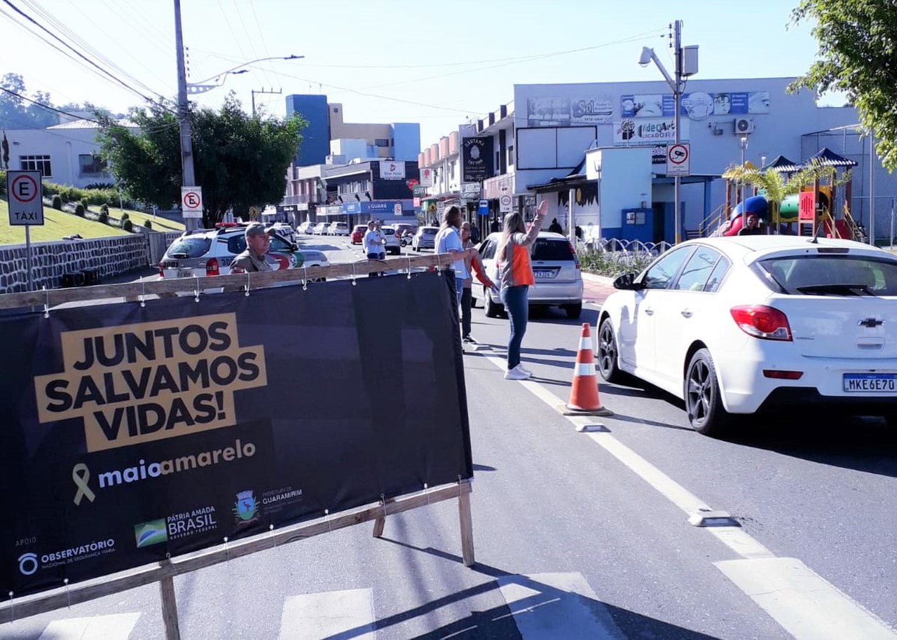 Blitz em Guaramirim alerta para cuidados no trânsito