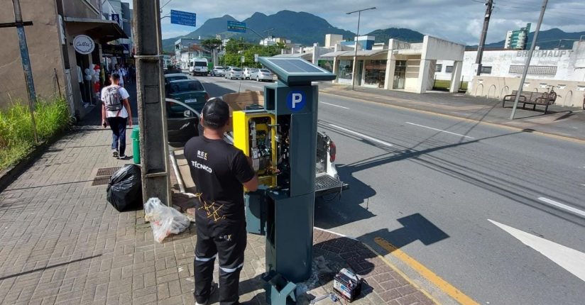 Estacionamento rotativo volta a ser cobrado na segunda-feira em Jaraguá Estacionamento rotativo volta a ser cobrado na segunda-feira em Jaraguá