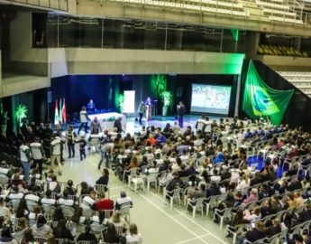 Atletas e técnicos do esporte de base de Jaraguá do Sul assinam contratos em dia histórico