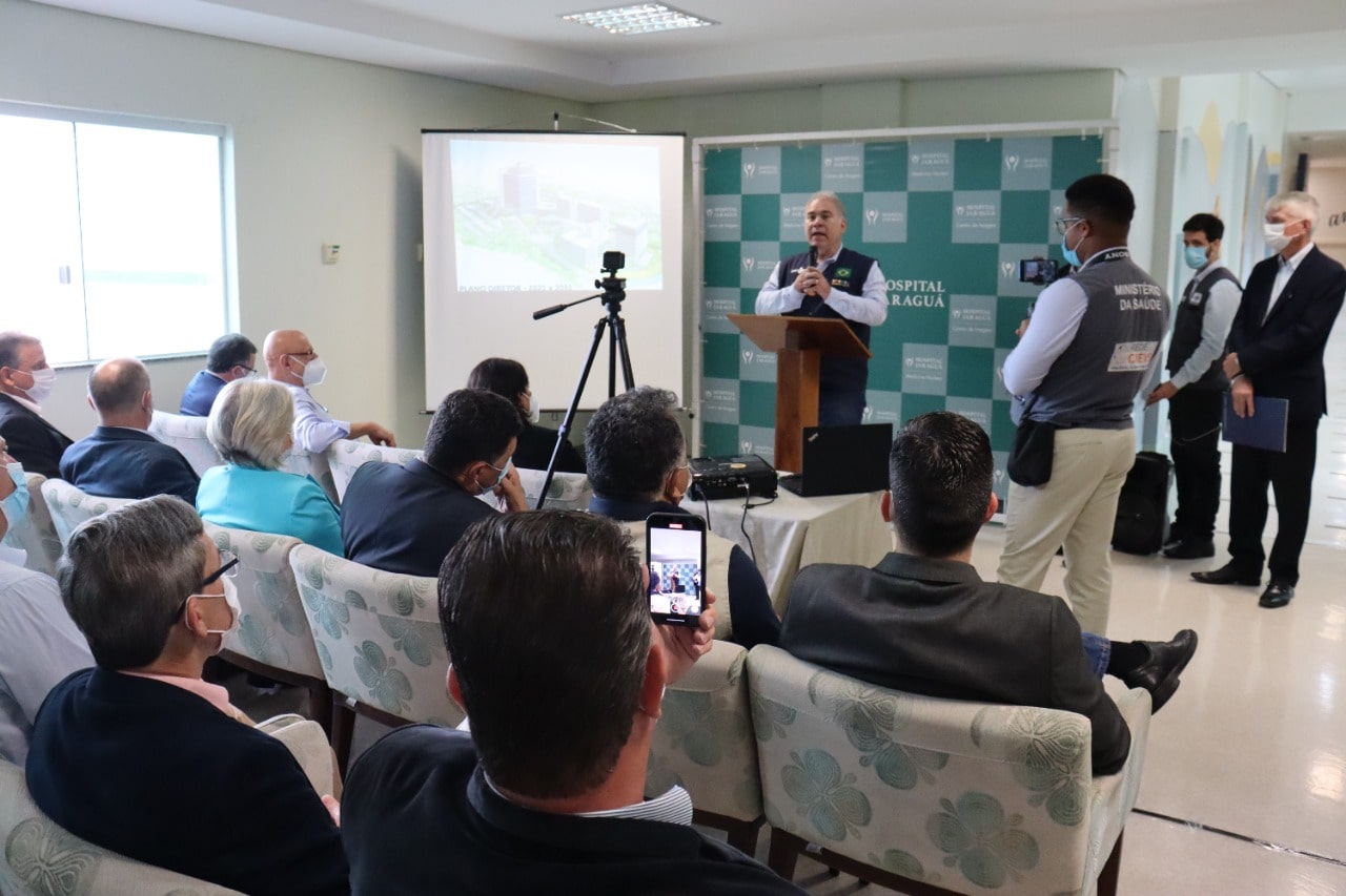 Ministro Marcelo Queiroga visita hospitais de Jaraguá do Sul e recebe pedidos