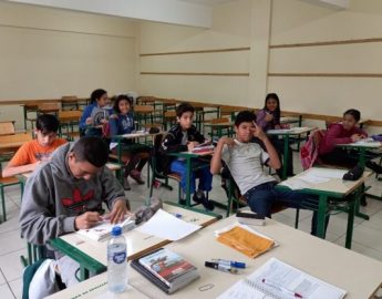Mais de 80 escolas aderem ao programa que garante apoio pedagógico para alunos migrantes na rede estadual de ensino em SC