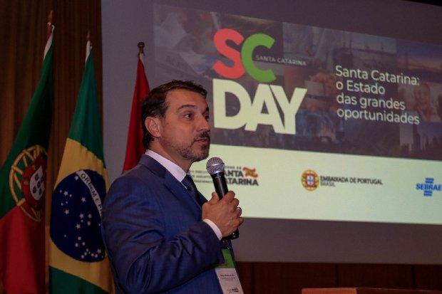 Carlos Moisés apresenta potencialidades do Estado para 30 países no SC Day