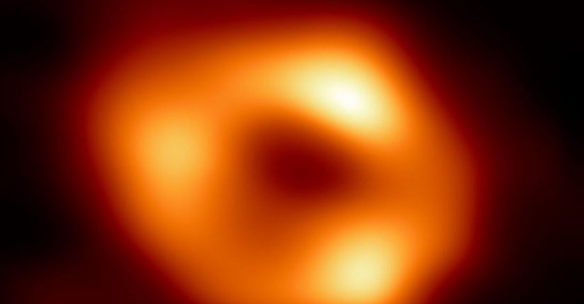 Astrônomos divulgam primeiras imagens de buraco negro da Via Láctea Astrônomos divulgam primeiras imagens de buraco negro da Via Láctea