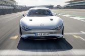 Protótipo elétrico Mercedes-Benz roda mais de 1,2 mil km com uma carga