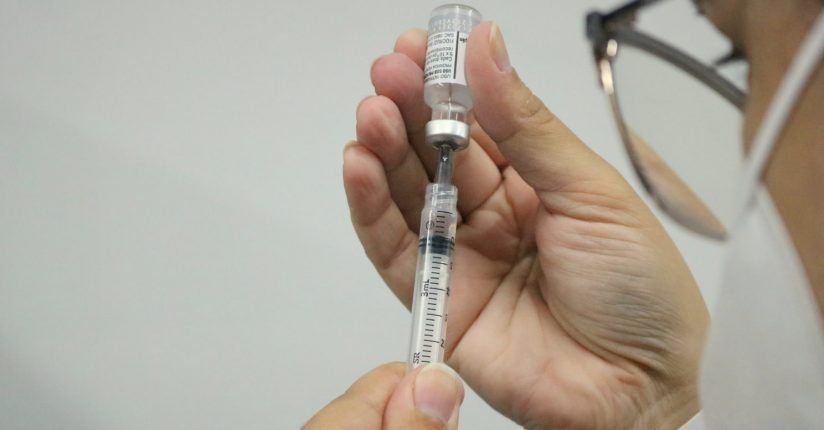Liberada 4ª dose da vacina contra covid-19 para pessoas com 50 anos ou mais de Jaraguá Liberada 4ª dose da vacina contra covid-19 para pessoas com 50 anos ou mais de Jaraguá