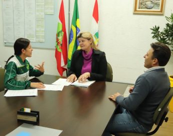 Simone Ponte Ferraz retorna a Jaraguá após tour de competições pela Europa