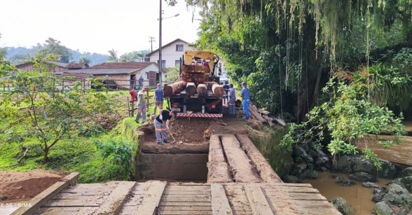 Estrada de acesso à Tifa Jararaca está totalmente interditada até a tarde desta quarta em Jaraguá Estrada de acesso à Tifa Jararaca está totalmente interditada até a tarde desta quarta em Jaraguá