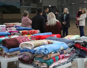 Prefeitura entrega mais 150 cobertores para seis entidades sociais de Jaraguá