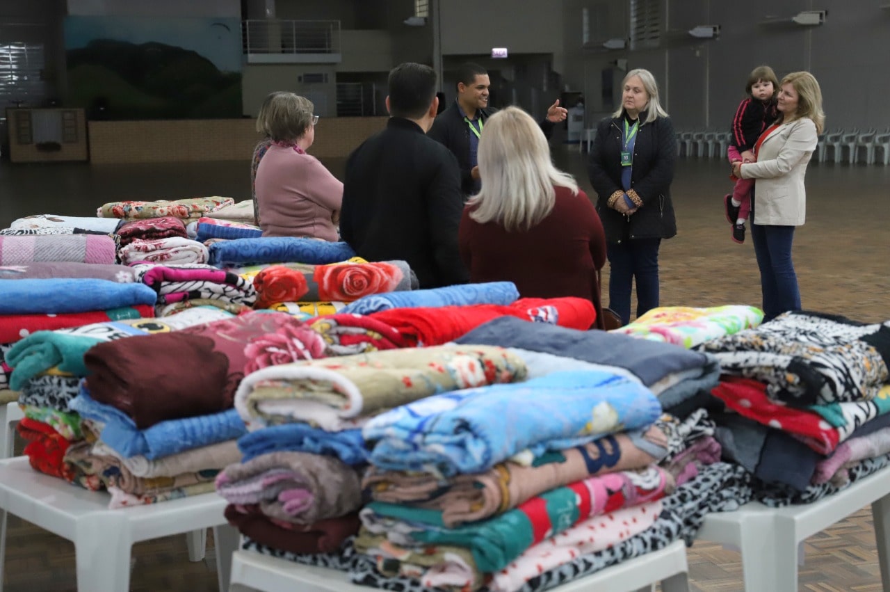 Prefeitura entrega mais 150 cobertores para seis entidades sociais de Jaraguá