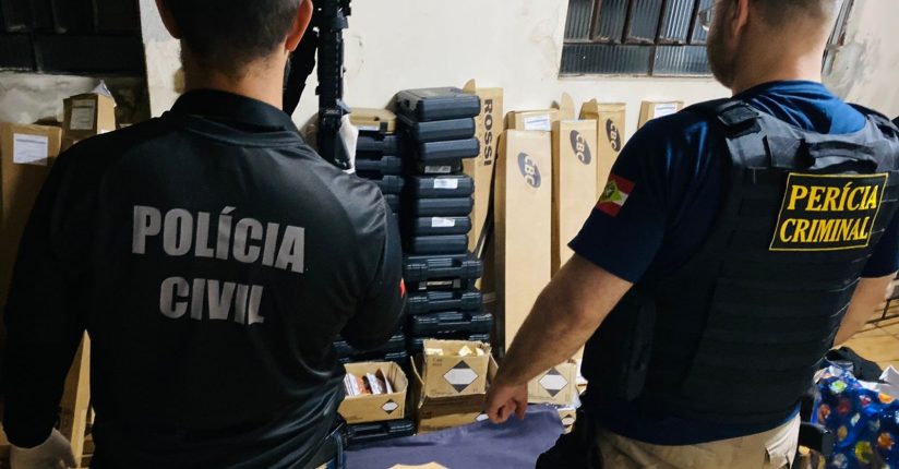 DIC recupera mais de 100 armas e três mil munições furtadas de loja em Joinville DIC recupera mais de 100 armas e três mil munições furtadas de loja em Joinville