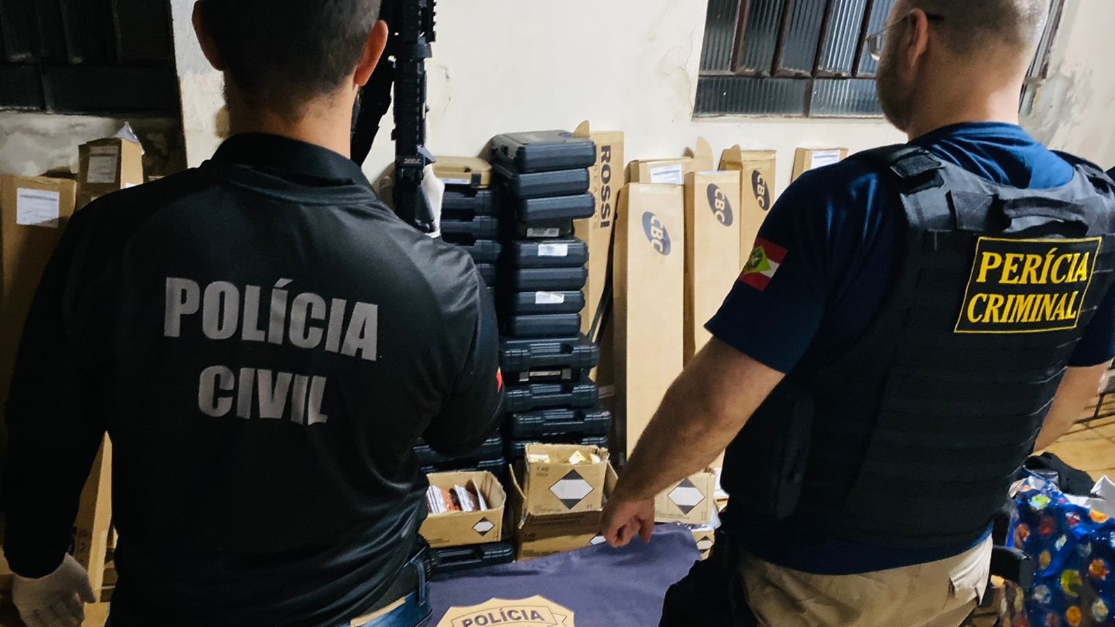 DIC recupera mais de 100 armas e três mil munições furtadas de loja em Joinville