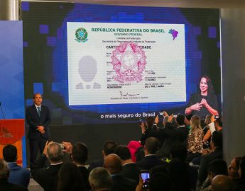 Governo entrega primeiras carteiras de identidade nacional e apresenta novo passaporte