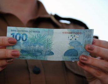 Dois homens foram presos com duas notas falsas de R$ 100 em Guaramirim