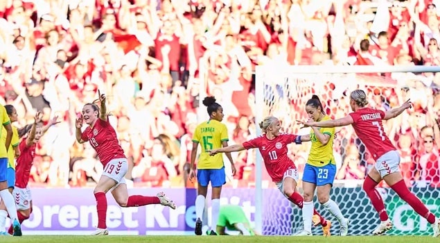 Brasil leva gol no final e perde para Dinamarca em amistoso em Copenhague