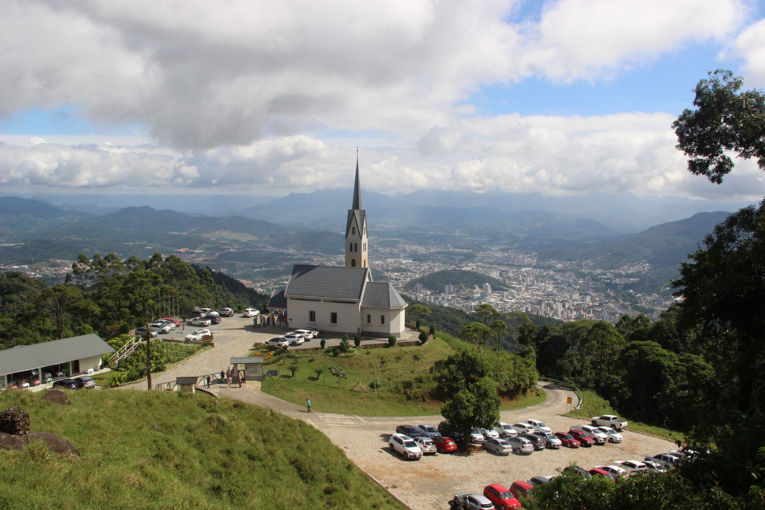 Apresentações culturais, reflexão e gastronomia na Chiesetta Alpina