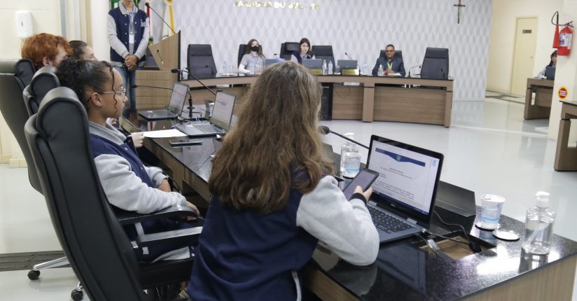 Vereadores Mirins jaraguaenses sugerem Libras nas escolas municipais