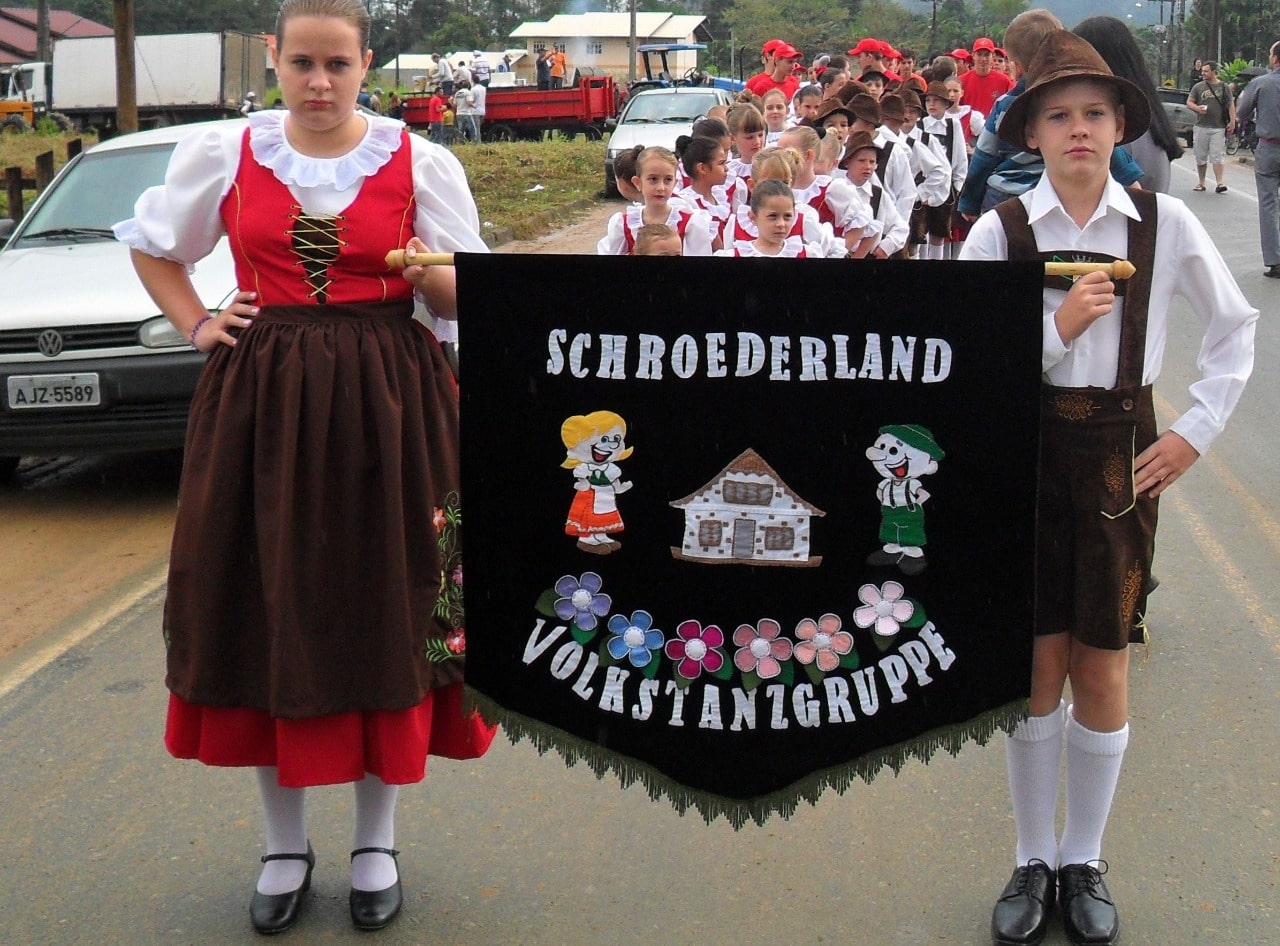 Feira Alemã reúne brincadeiras e apresentações no domingo em Schroeder