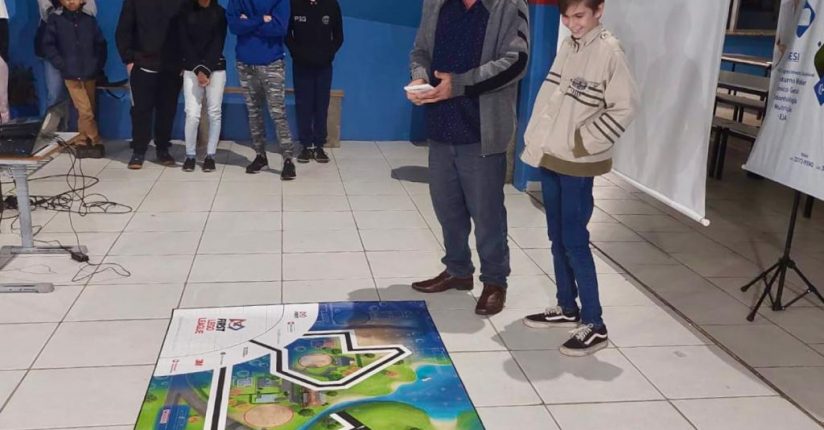 Alunos da escola Padre Mathias tem aulas de robótica em Guaramirim Alunos da escola Padre Mathias tem aulas de robótica em Guaramirim