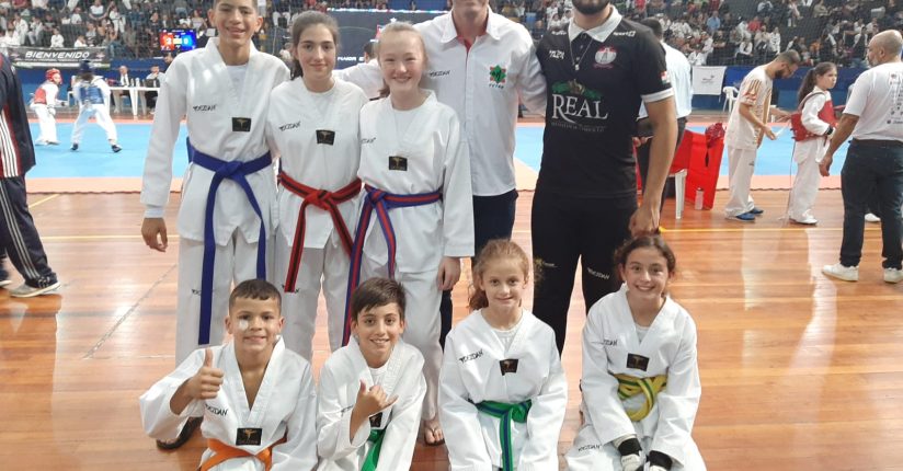 Delegação de Jaraguá participa da XXII Mega Open Internacional Taekwondo Championship Delegação de Jaraguá participa da XXII Mega Open Internacional Taekwondo Championship