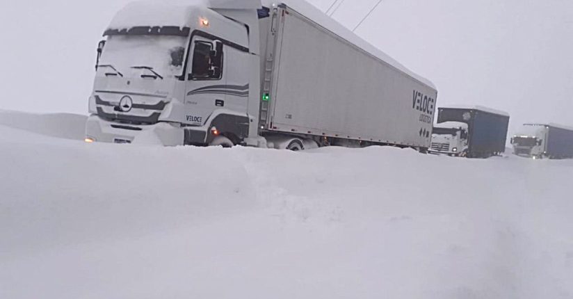Caminhoneiro de Concórdia está preso em forte nevasca entre Chile e Argentina Caminhoneiro de Concórdia está preso em forte nevasca entre Chile e Argentina
