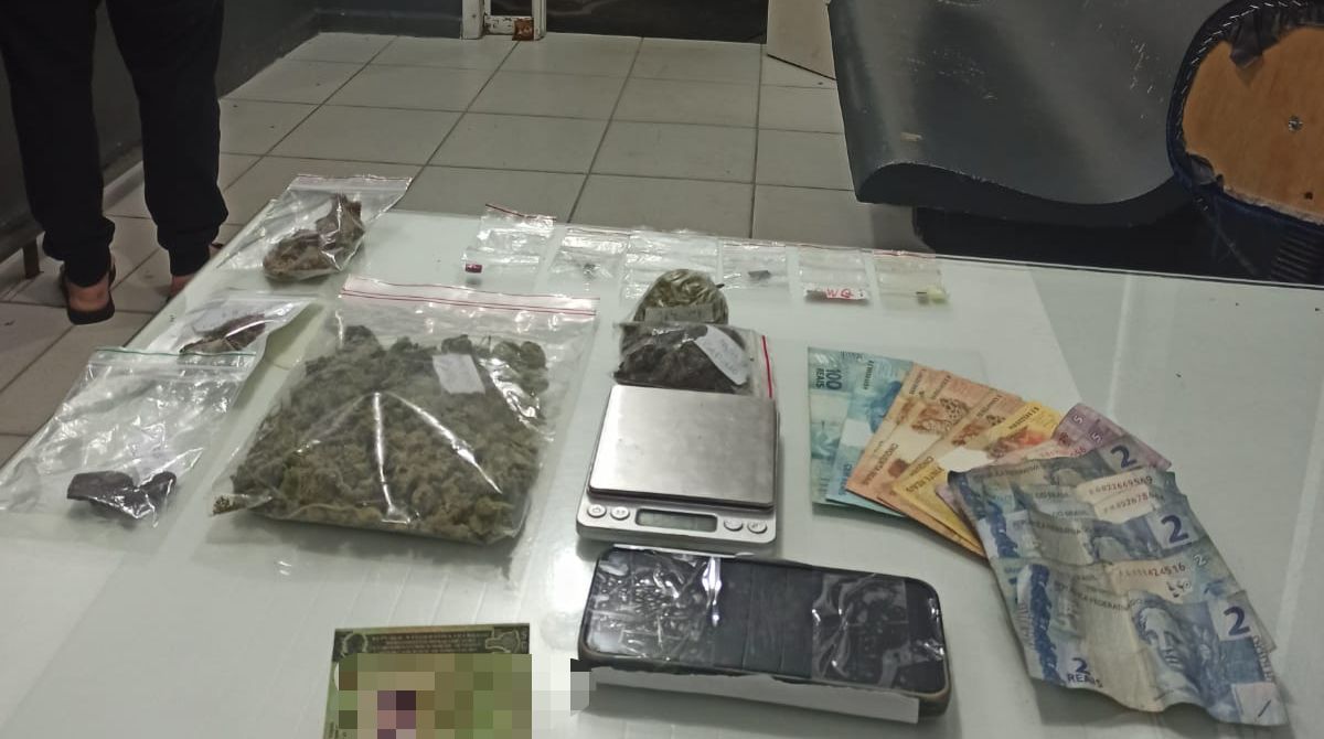 Homem é preso após confessar ter comprado droga para uso e venda em Jaraguá