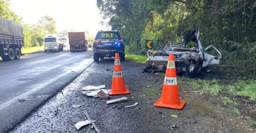 Quatro pessoas morreram após colisão entre carro e caminhão na BR-386 no Rio Grande do Sul