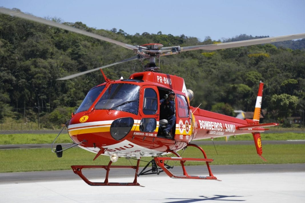 Homem tem suspeita de fratura no crânio em colisão entre motos em Jaraguá do Sul