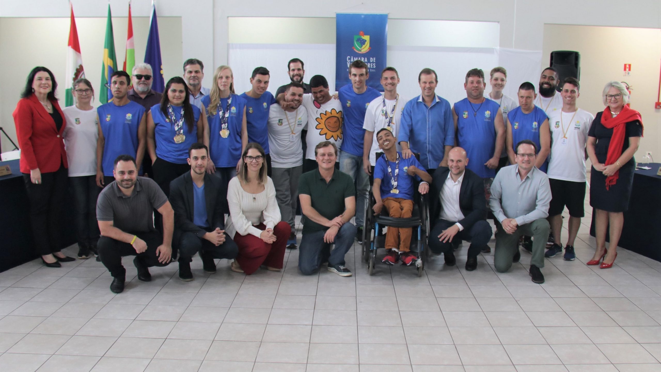 Apae de Jaraguá abre portas e recebe sessão itinerante da Câmara Municipal