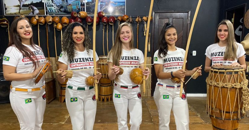 Oficina vai reunir 80 capoeiristas em praça central de Jaraguá em setembro Oficina vai reunir 80 capoeiristas em praça central de Jaraguá em setembro