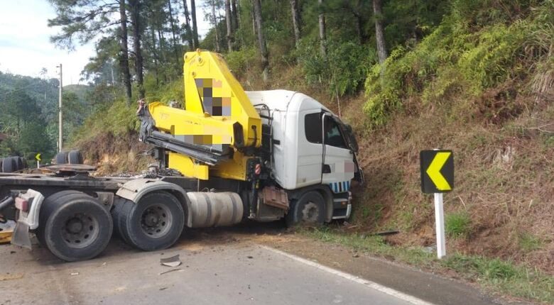 Duas pessoas ficam presas as ferragens após acidente na BR-280 entre Corupá e São Bento do Sul