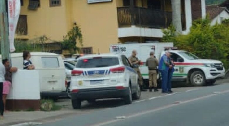 Corpo é encontrado em residência de Jaraguá do Sul Corpo é encontrado em residência de Jaraguá do Sul