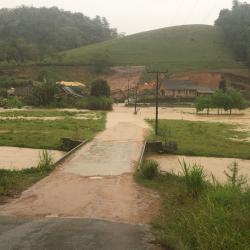 [VÍDEO] Estrada Quirino Lunelli e rua Antônio Machado estão interditadas em Jaraguá do Sul