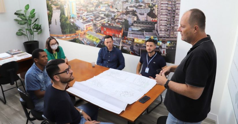 Representantes de São Francisco do Sul conhecem projeto da Arena Jaraguá Representantes de São Francisco do Sul conhecem projeto da Arena Jaraguá