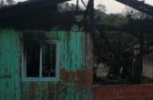 Homem é encaminhado ao hospital com queimaduras de primeiro grau após casa pegar fogo em Corupá