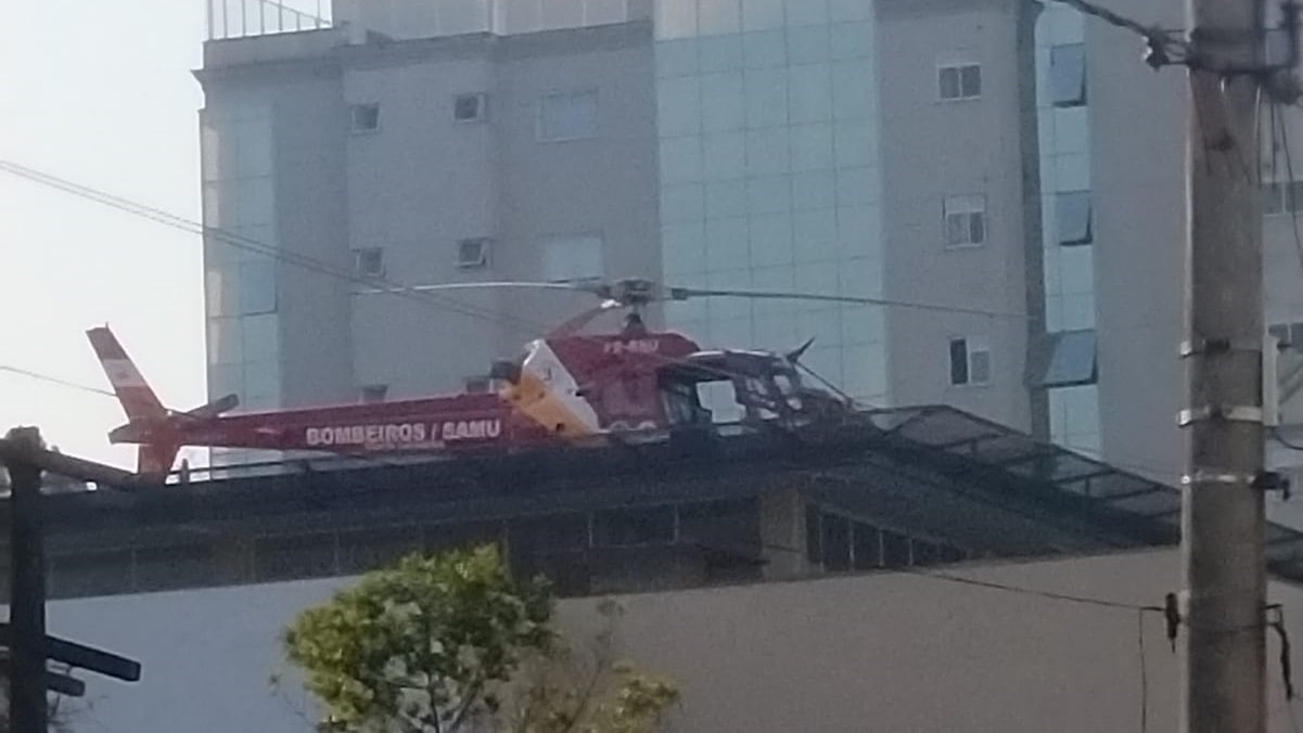 Homem é prensado por objeto metálico em São João do Itaperiú