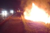 PM salva mulher presas às ferragens antes de carro pegar fogo na BR-280 em Guaramirim após acidente com caminhão