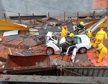 Homem tem suspeita de traumatismo craniano após coluna de concreto cair sobre carro em Balneário Piçarras