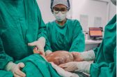 [VÍDEO] – Bebê nasce empelicado em SC