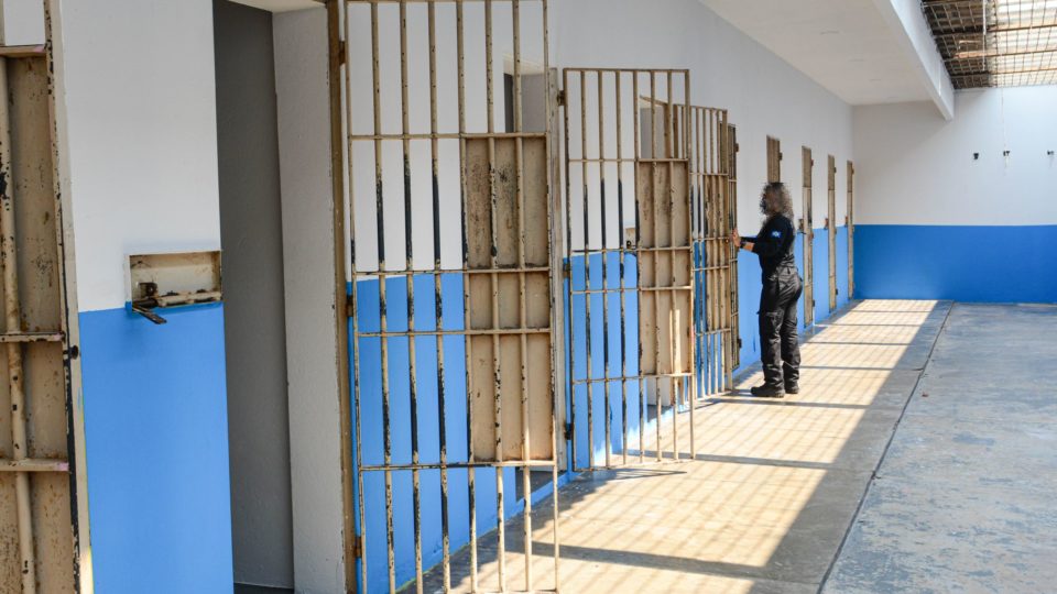 Câmara aprova projeto que extingue saídas temporárias de presos