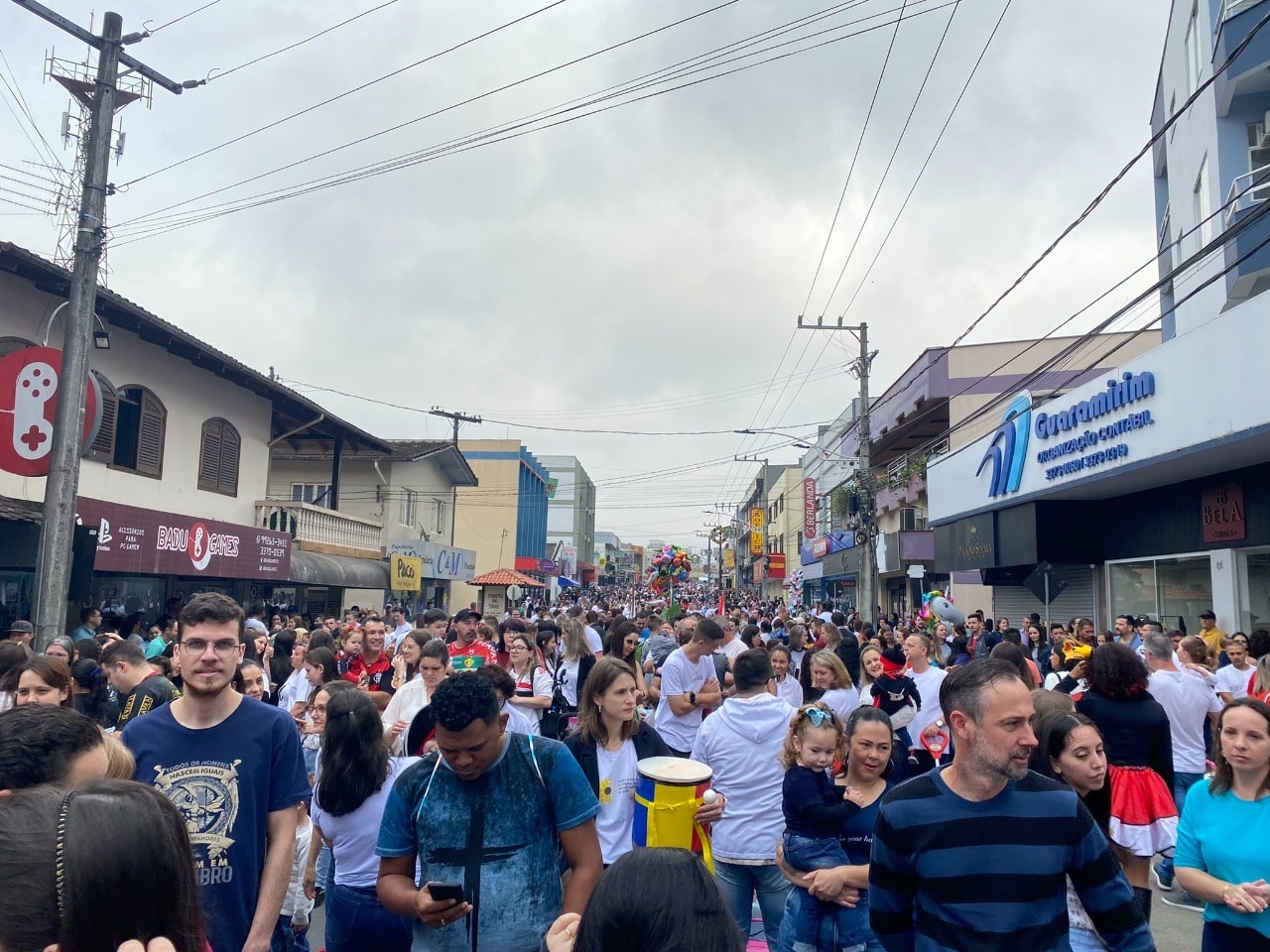 Guaramirim comemora seu maior desfile pelos 73 anos