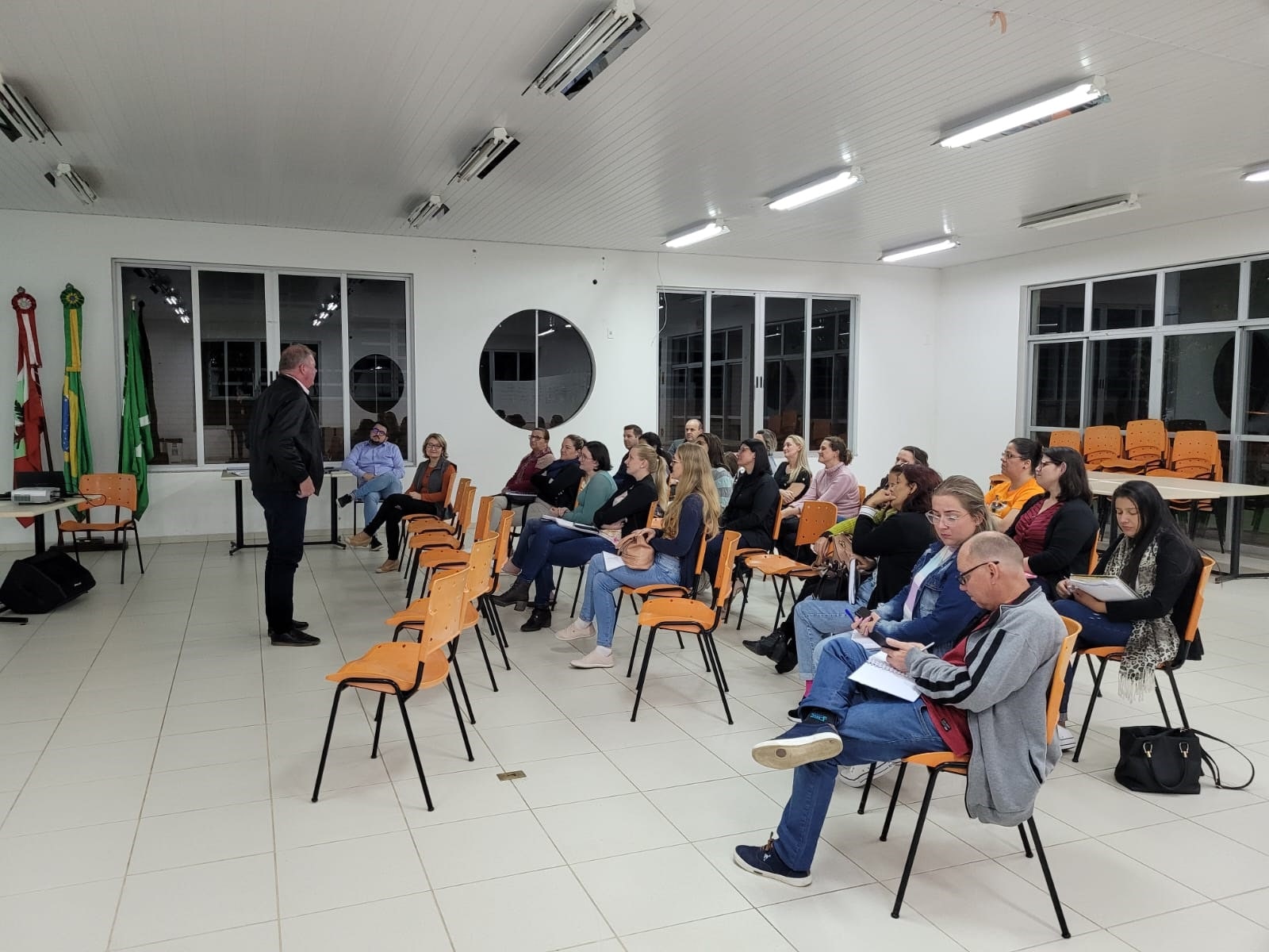 Secretaria de Educação promove encontro com APPs das escolas em Schroeder
