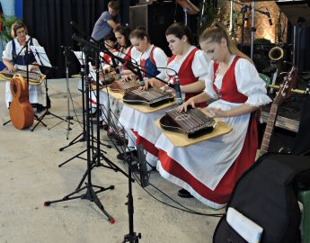 Sábado tem mostra musical de cítaras no Neue Heimat