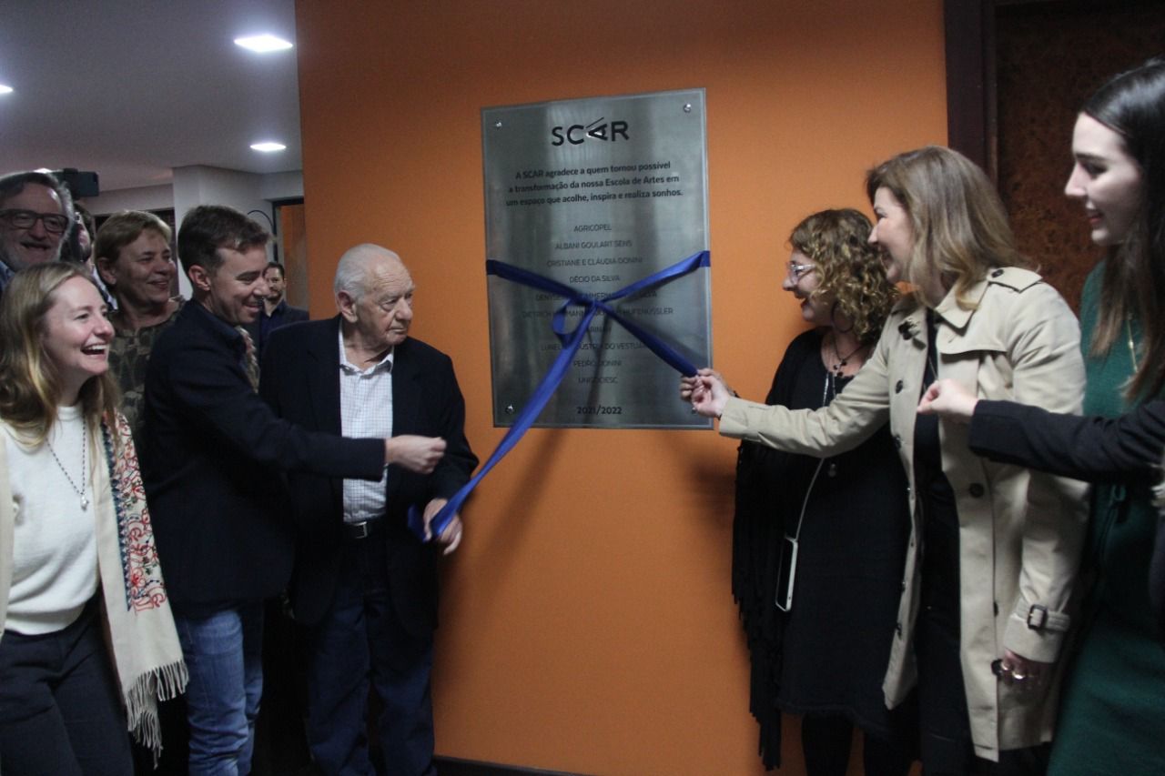 Scar inaugura revitalização da Escola de Artes e obra de Denyse da Silva