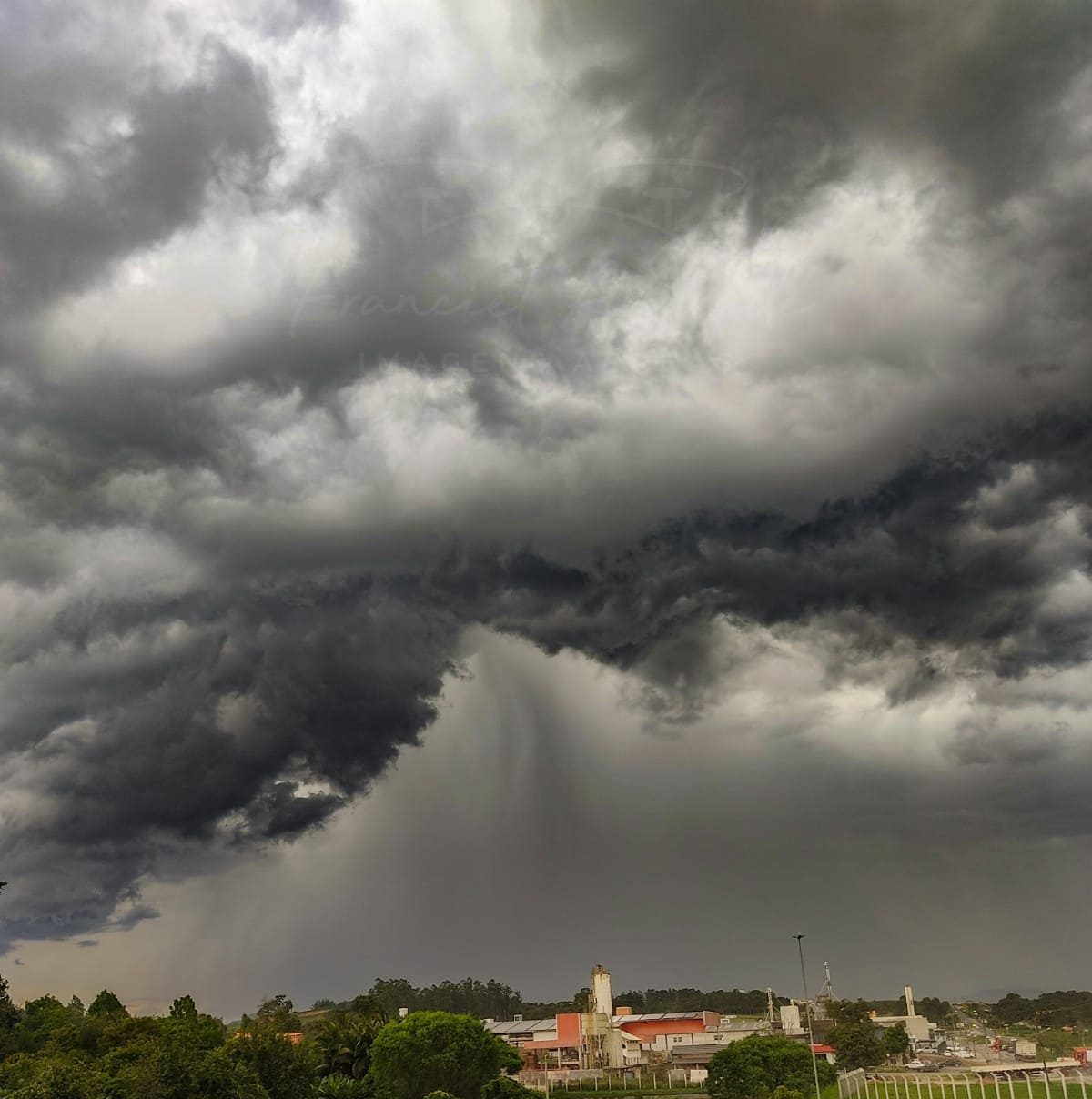 Granizo, temporais e deslizamentos marcam previsão de tempo para os próximos dias em SC