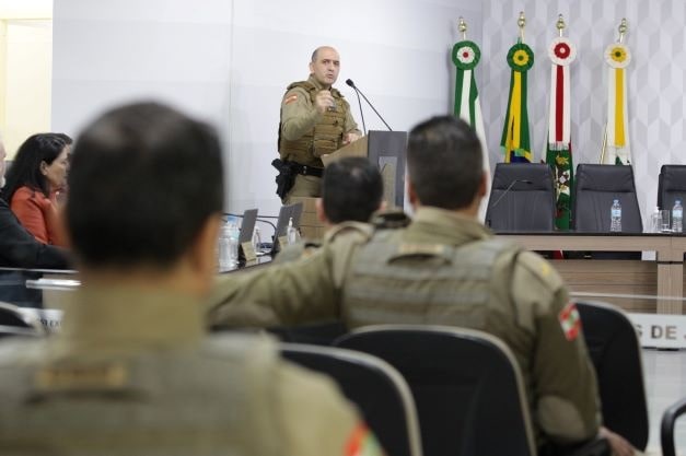 Comando do 14º BPM mostra trabalho desenvolvido na Câmara em Jaraguá