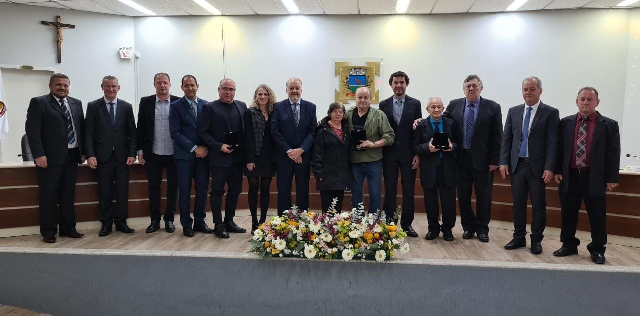Câmara presta homenagens com a entrega de honraria em Guaramirim