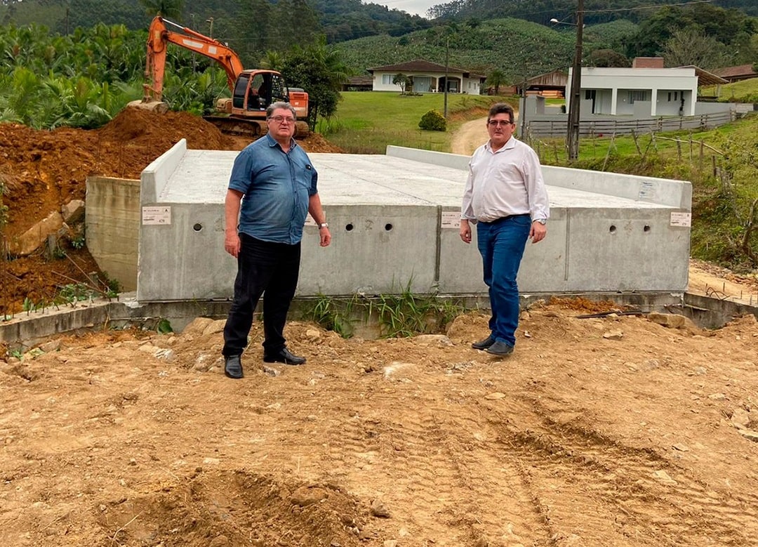 Município ampla estrutura de concreto em pontes no interior