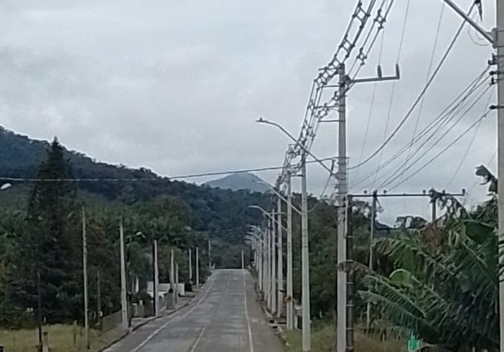 Estrada Bracinho  recebe oitenta  luminárias de led