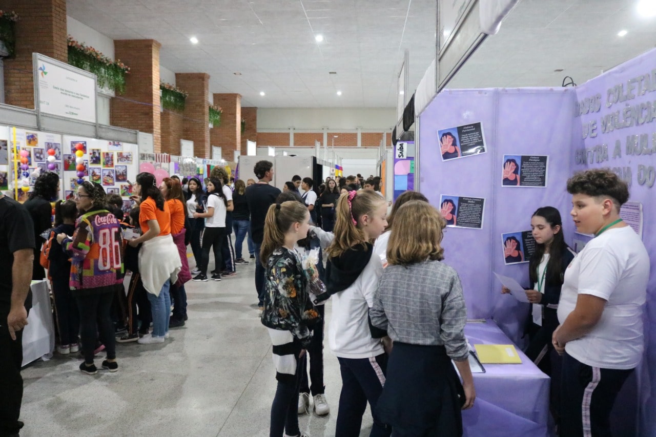 Ferias de Matemáticas y Ciencias continúan hasta mañana