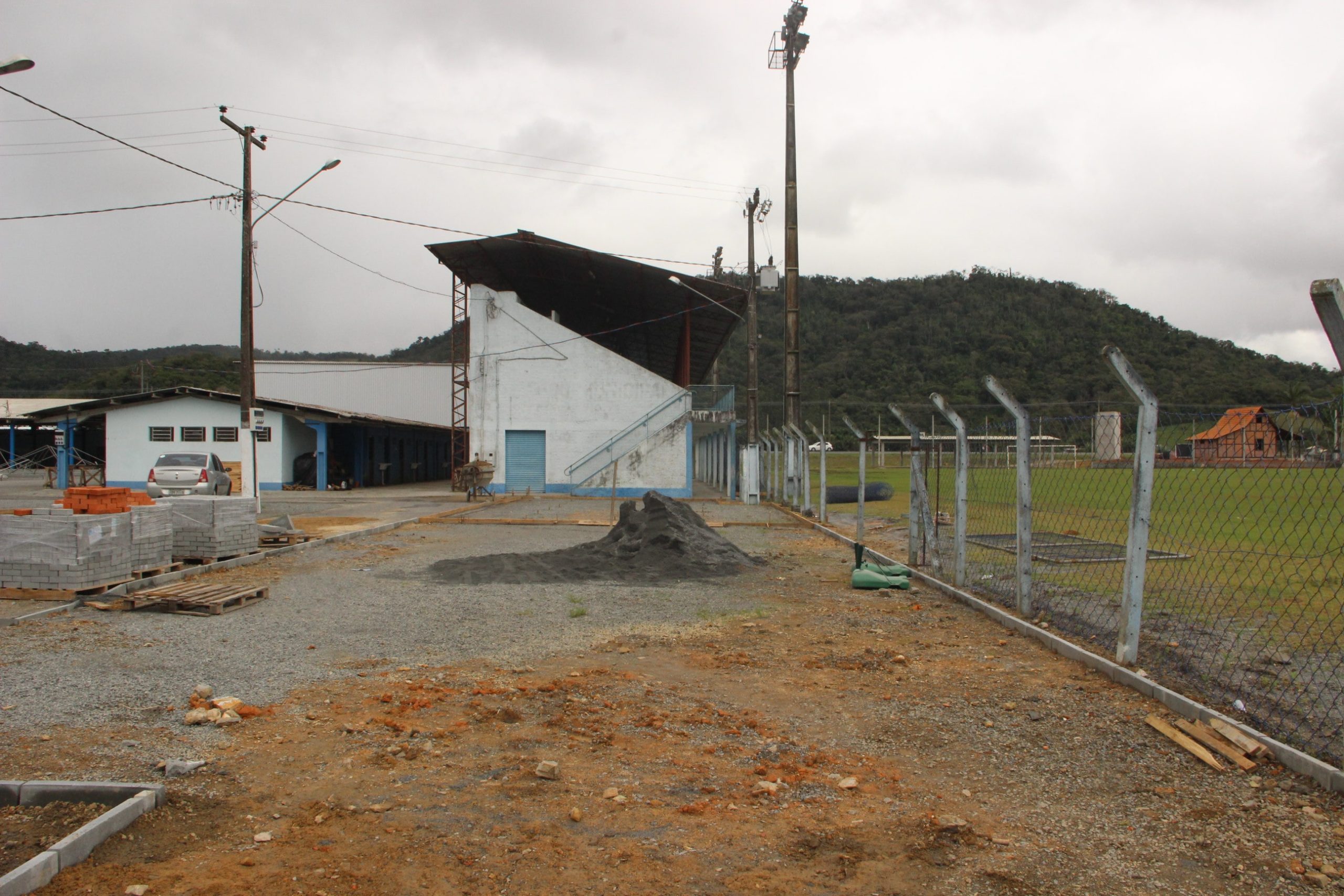 Área de lazer é construída no Centro Esportivo Municipal